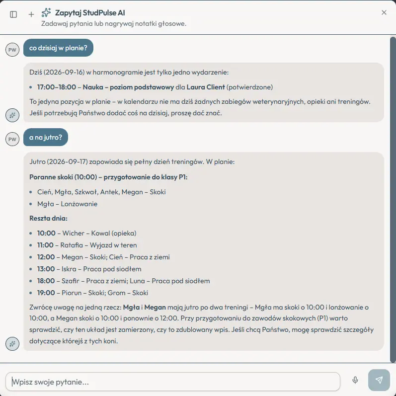 Panel Zapytaj StudPulse AI odpowiada na „co dzisiaj w planie?” jedną potwierdzoną lekcją i informacją, że nic więcej nie jest zaplanowane, a na „a na jutro?” — pełnym dniem treningowym rozpisanym godzina po godzinie, zwracając przy tym uwagę, że dwa konie mają po dwa treningi, i pytając, czy to zamierzone, czy zdublowany wpis.